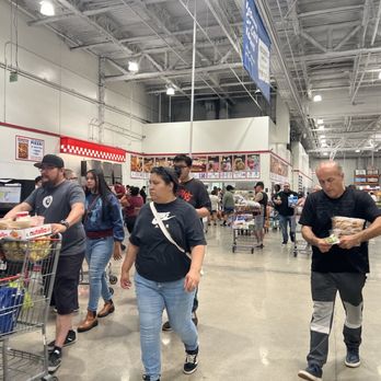 Costco Wholesale - Food court picking up my pizza. - Grocery Near Me - Van Nuys, California