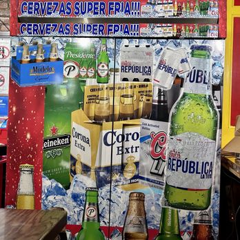 D’la Para Pica Pollo - Interior - Dominican Near Me - New York, New York