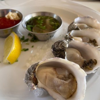 Windows On the Water - Oyster Platter - New American Near Me - Morro Bay, California Windows On the Water - Oyster Platter - New American Near Me - Morro Bay, California