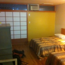 Tiki Village Motor Inn - Our room