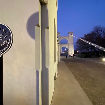 Waco Suspension Bridge - Chisholm Trail - Landmarks & Historical Buildings Near Me - Waco, Texas Waco Suspension Bridge - Chisholm Trail - Landmarks & Historical Buildings Near Me - Waco, Texas