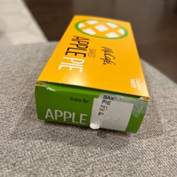 Apple pie with peeled "best buy" time.