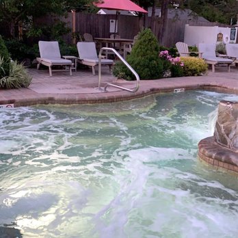 Gazebo Inn Ogunquit - Large salt water hot tub. - Bed & Breakfast Near Me - Ogunquit, Maine