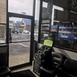 D & F Complete Auto Care - Or enjoy a complimentary cup of coffee or water.