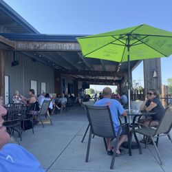 The Weekend Lakeside Bar & Grill - Outside patio