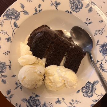 Jubilee Oak - Warm chocolate fudge cake - Pubs Near Me - Crawley, WSX Jubilee Oak - Warm chocolate fudge cake - Pubs Near Me - Crawley, WSX