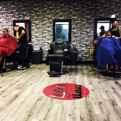 La Familia Barbershop by null