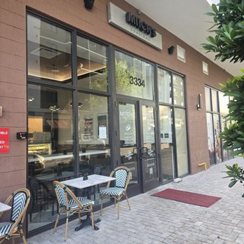 Mitch's Downtown - Entrance, outdoor seating - Bagels Near Me - Coral Springs, Florida