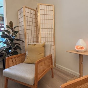 Must Have Nails - Cozy lounge/waiting area - Nail Salons Near Me - Sunnyvale, California