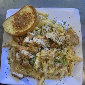 Mama Joy's Kitchen - Ultimate Chicken Alfredo - Salad Near Me - Hilton Head Island, South Carolina