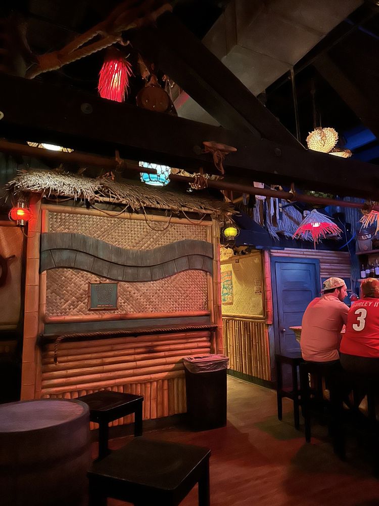 CUTTERS PUB Updated September 2024 37 Photos & 25 Reviews 120 E