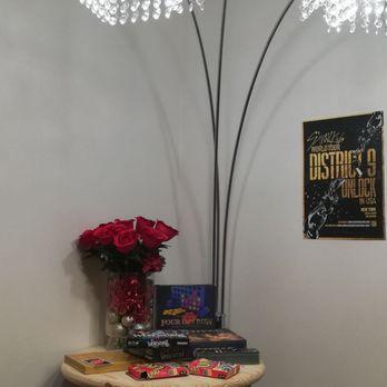 BB Tea - Cute corner with some card/board games - Bubble Tea Near Me - South Plainfield, New Jersey