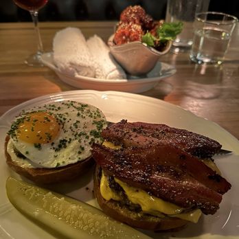 Au Cheval - Single Cheeseburger w/ egg & bacon - Bars Near Me - Chicago, Illinois