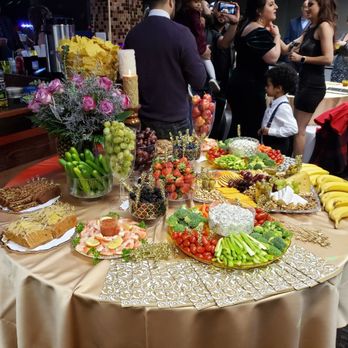 Big Easy Pour - Fruit table displays - Bartenders Near Me Big Easy Pour - Fruit table displays - Bartenders Near Me