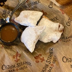 Cajun Steamer Bar & Grill - Beignets for the desert and honestly I would not mind developing diabetes for a tasty treat like this.