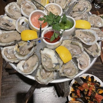 Hubbard Inn - Oyster - Bars Near Me - Chicago, Illinois