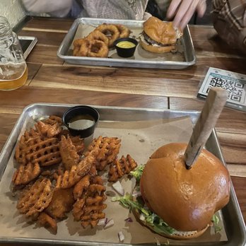 Barrel 17 - Barrel Burger and Sweet Potato Waffle Fries - New American Near Me - Virginia Beach, Virginia