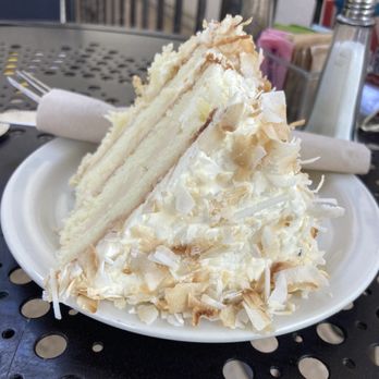Urth Caffé-Pasadena - Very good coconut cake - worth it to go just for this! - Cafes Near Me - Pasadena, California