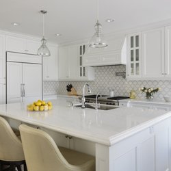 Caroline Burke Designs & Associates - Beautiful kitchen design executed flawlessly by Caroline Burke Designs & Associates, Inc.