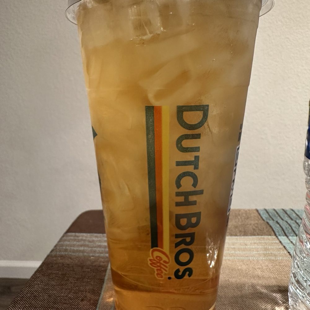 Black unsweetened iced tea. 6 minutes after buying it. Can see right through the small area with no ice. Black unsweetened iced tea. 6 minutes after buying it. Can see right through the small area with no ice.