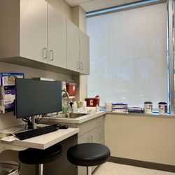 Shady Grove Orthopaedics - The treatment room.