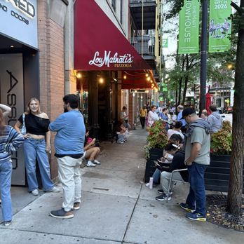 Lou Malnati's Pizzeria - Get a reservation - crowd at 8 pm on a rainy Monday - Pizza Near Me - Chicago, Illinois Lou Malnati's Pizzeria - Get a reservation - crowd at 8 pm on a rainy Monday - Pizza Near Me - Chicago, Illinois