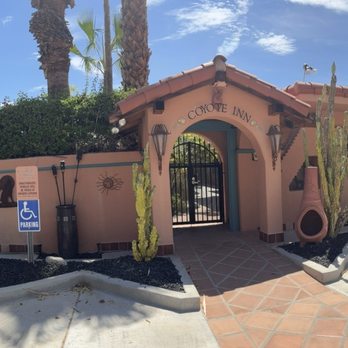 Coyote Inn - Parking for Coyote Inn. - Hotels Near Me - Palm Springs, California