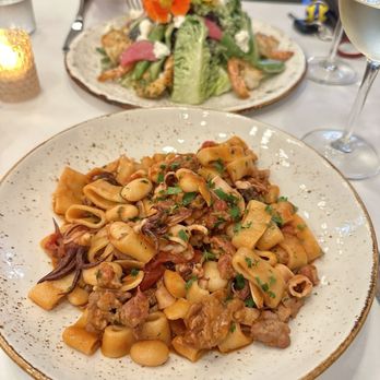 Scala Osteria - Calamarata con calamari di Monterey - Monterey Bay squid, spicy sausage, white beans, tomato, Calabrian chili - Italian Near Me - Napa, California Scala Osteria - Calamarata con calamari di Monterey - Monterey Bay squid, spicy sausage, white beans, tomato, Calabrian chili - Italian Near Me - Napa, California