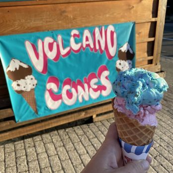 Volcano Cones - Beachcomber & Strawberry - Desserts Near Me - Government Camp, Oregon