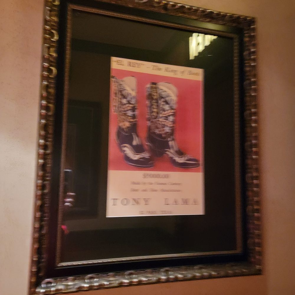 LongHorn Steakhouse - DECOR INSIDE - Steakhouses Near Me - Omaha, Nebraska LongHorn Steakhouse - DECOR INSIDE - Steakhouses Near Me - Omaha, Nebraska
