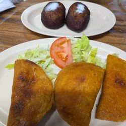Lupita's Restaurant - Platanos empanzado, pastelitos de pollo