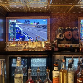 Swingers Back Bay - Downstairs Bar - Bars Near Me - Boston, Massachusetts