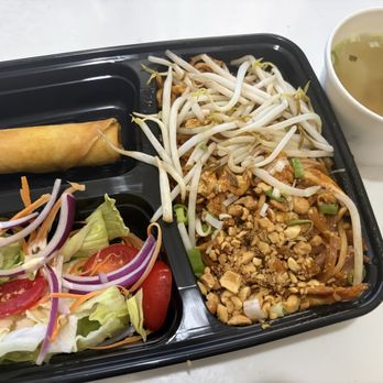 Kam Rai Thai - Lunch Pad Thai (Chicken) - Cocktail Bars Near Me - Astoria, New York Kam Rai Thai - Lunch Pad Thai (Chicken) - Cocktail Bars Near Me - Astoria, New York