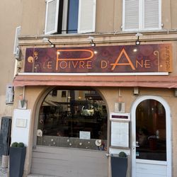Le Poivre d'Ane - Outside