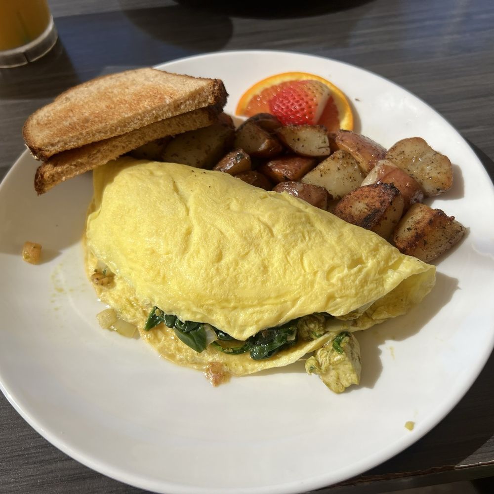 Sweet E's Cafe - Chicken Pesto Omelette - Cafes Near Me - Honolulu, Hawaii Sweet E's Cafe - Chicken Pesto Omelette - Cafes Near Me - Honolulu, Hawaii