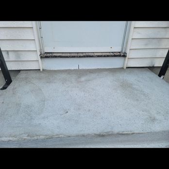 JL Chimney & Masonry - This is what it looked like after they spread mortar on the streaky stained steps. - Chimney Sweeps Near Me - New Britain, Connecticut