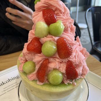 Oakobing - Strawberry Shaved Ice - Shaved Ice Near Me - Los Angeles, California Oakobing - Strawberry Shaved Ice - Shaved Ice Near Me - Los Angeles, California