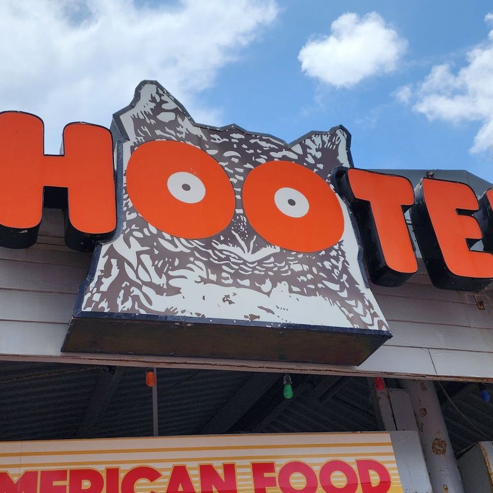 Hooters - Sports Bars Near Me - San Miguel de Cozumel, ROO