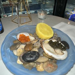 2 oysters, one with caviar and the other with salmon roe 2 oysters, one with caviar and the other with salmon roe