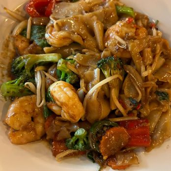 Hiso - pad kee mao with shrimp - Laotian Near Me - Sacramento, California