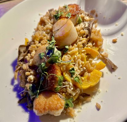 Chelsea Table & Stage by null