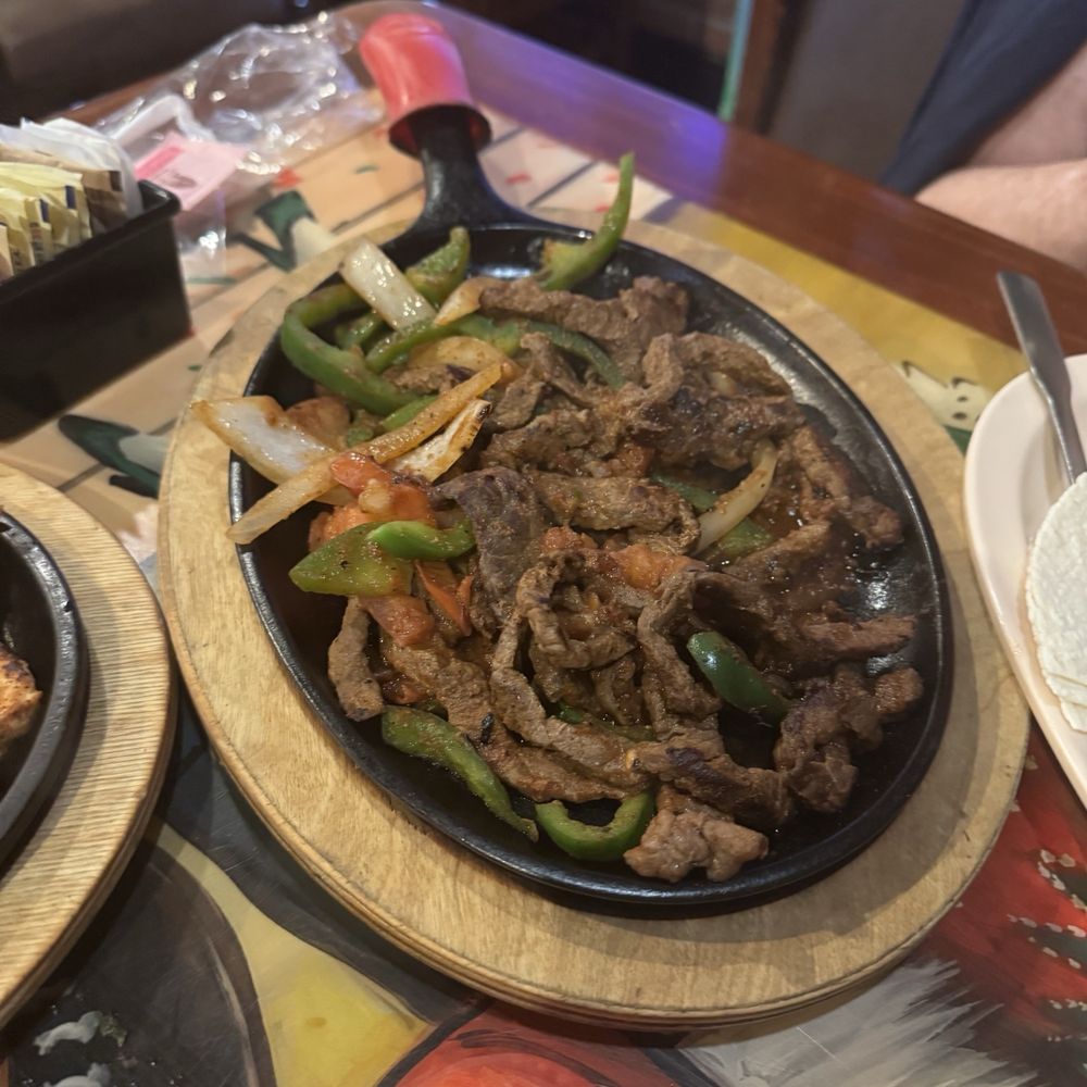Guadalajara Restaurant - Fajitas De Res/Beef Fajitas - Mexican Near Me - Lake Park, Florida Guadalajara Restaurant - Fajitas De Res/Beef Fajitas - Mexican Near Me - Lake Park, Florida