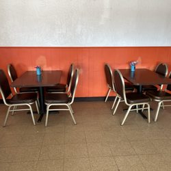 Pattys Loncheria - Lots of inside seating