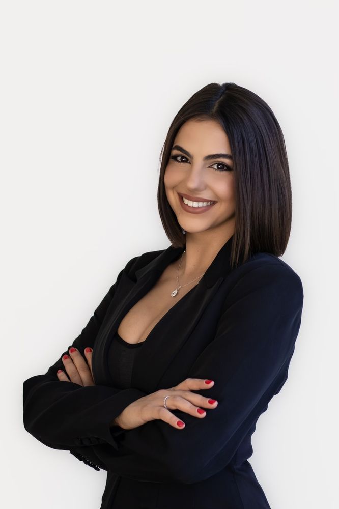 ALEXANDRA HOVIAN DILBECK REAL ESTATE 1030 Foothill Blvd, La Cañada