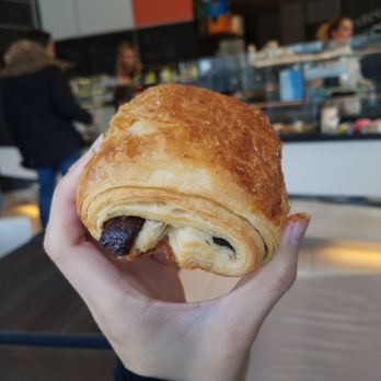 Maitre Pierre - Chocolate croissants here are delicious, esp when they come out of the oven HOT - Bakeries Near Me - Bois-d'Arcy, 78