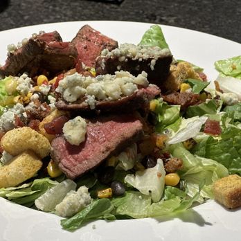 Wolfies Grill - Pendleton - Hillsdale Steak and Bleu Salad - Bars Near Me - Pendleton, Indiana