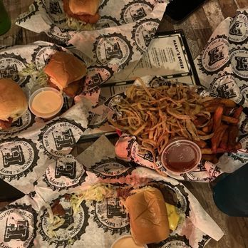 Harry's on Main - Crispy Chicken Sliders, Burger Sliders, Haystack Onion Strings, Sweet Fifty - Fifty, Frozen Oreo - Bars Near Me - Providence, Rhode Island Harry's on Main - Crispy Chicken Sliders, Burger Sliders, Haystack Onion Strings, Sweet Fifty - Fifty, Frozen Oreo - Bars Near Me - Providence, Rhode Island
