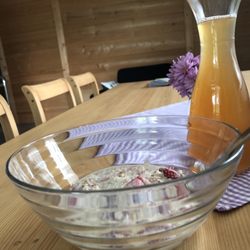 Restaurant Gehren - Muesli with cut strawberries