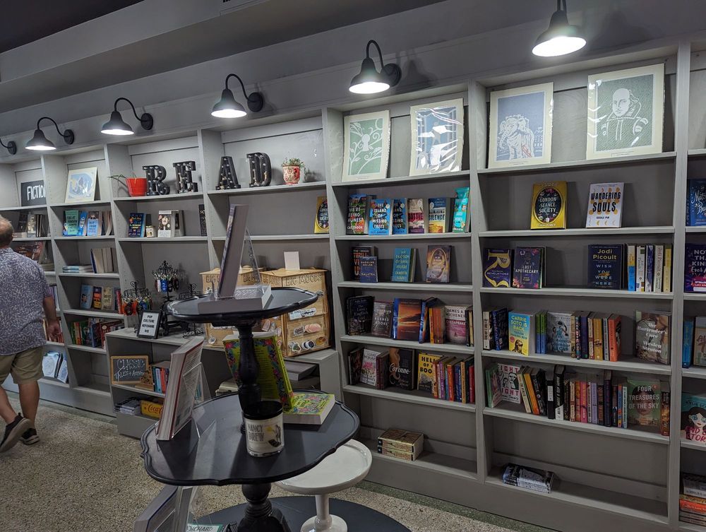 LITTLE GREEN BOOKSTORE Updated June 2024 104 N Main St, Zelienople