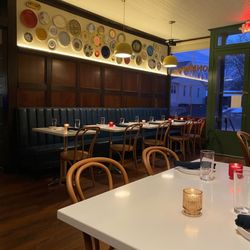 Nonnina's is a non-pretentious, casual atmosphere, upscale Italian cuisine restaurant. Great for date night (casual) or gathering of friends